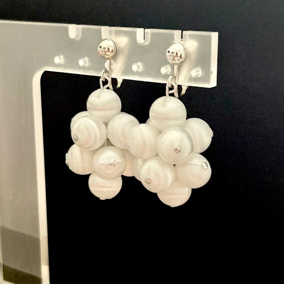 Vintage Sarah Coventry Pearl Silver Clip On Earrings - Picture 1 of 4
